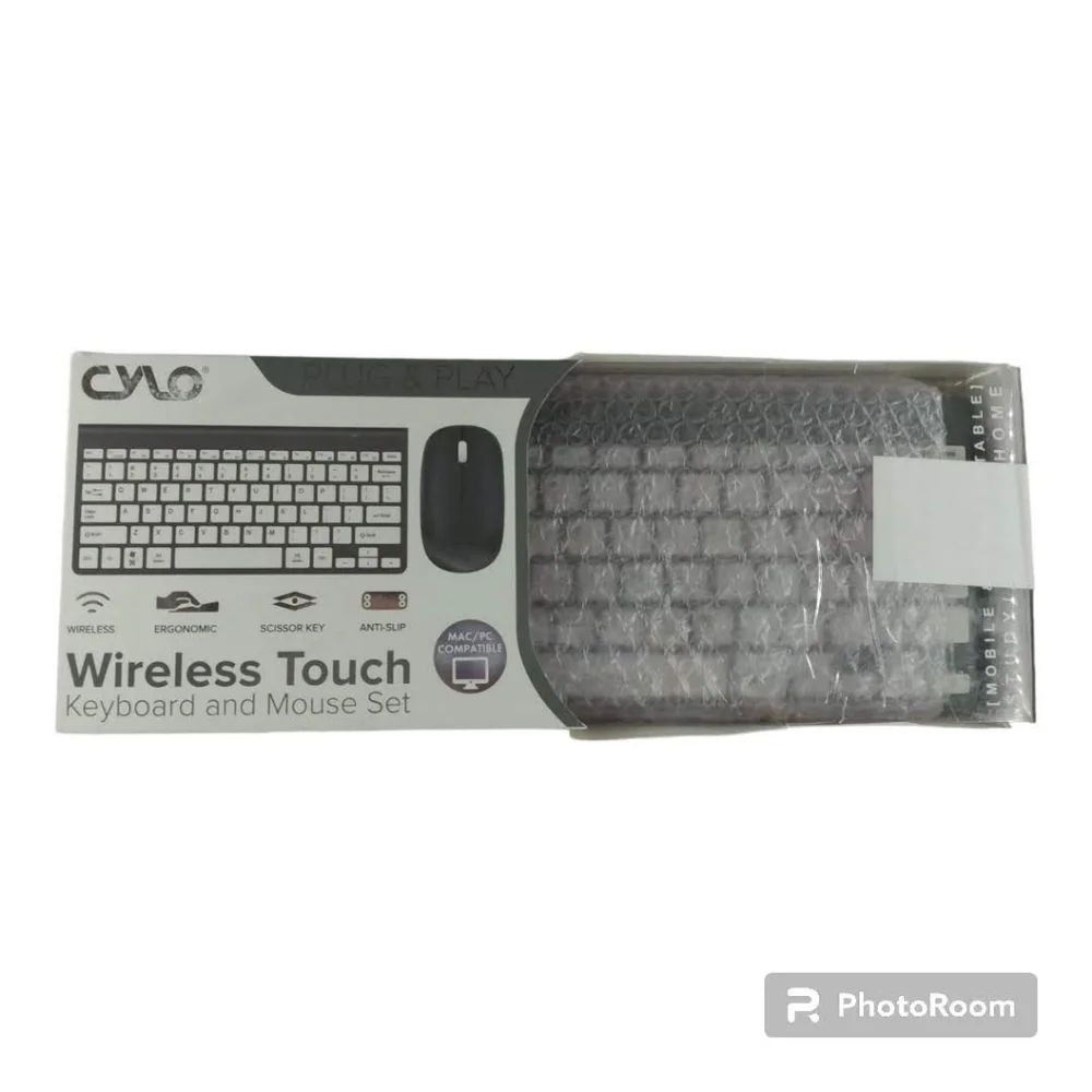 CYLO Plug and Play Wireless Mouse and Keyboard NOB
